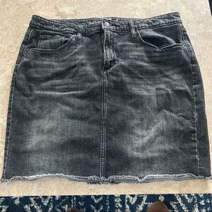 Universal Thread Black faded Jean Skirt Size 18/34R 90% cotton 2%lycra